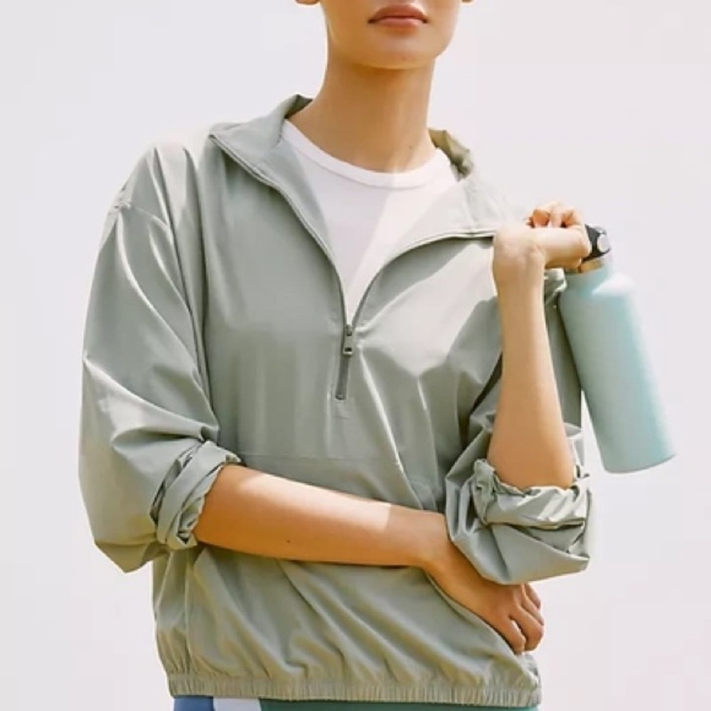 Beyond Yoga Stretch Woven in Stride  Half Zip Pullover Relaxed Athleisure Top